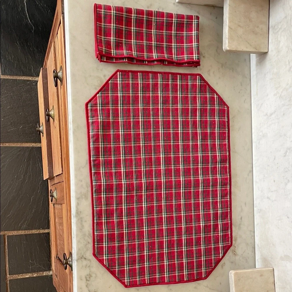 LONGABERGER Red and Green Plaid Tidings Table Linen Set Placemats Napkins 4 Each